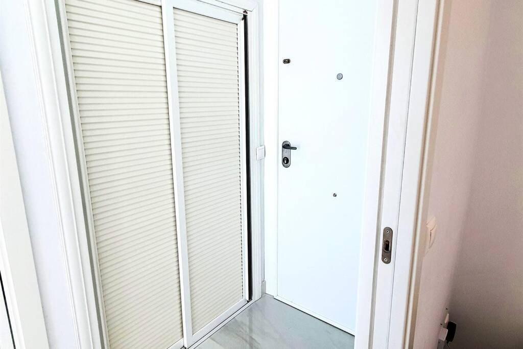 מארבלה Skol 521. Fantastic Studio On The Beachfront For Holiday Rental. מראה חיצוני תמונה
