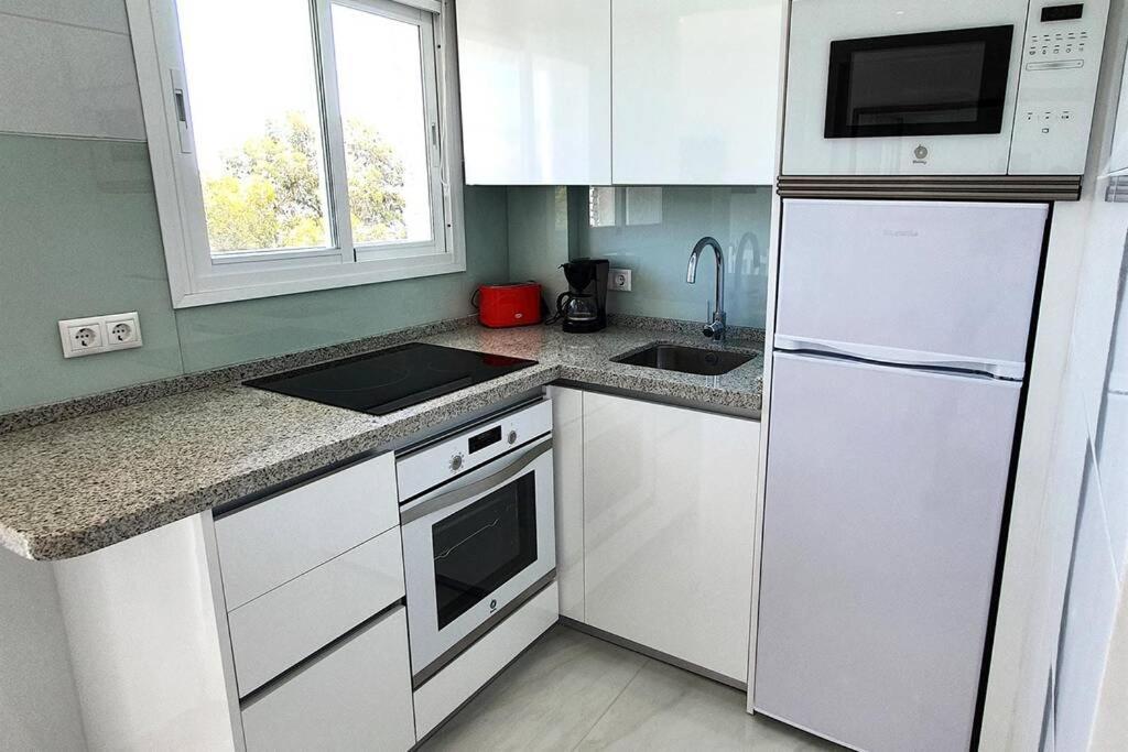 מארבלה Skol 521. Fantastic Studio On The Beachfront For Holiday Rental. מראה חיצוני תמונה