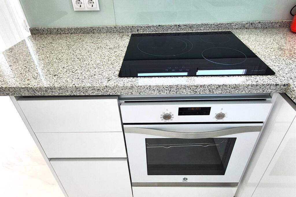 מארבלה Skol 521. Fantastic Studio On The Beachfront For Holiday Rental. מראה חיצוני תמונה