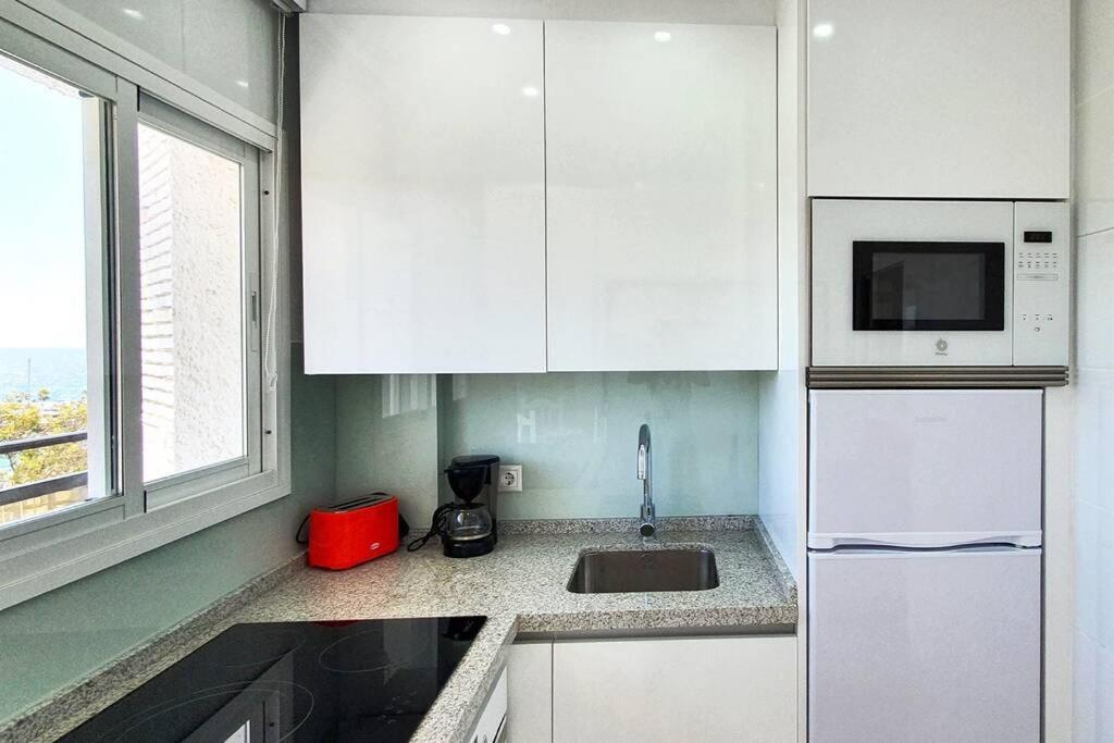 מארבלה Skol 521. Fantastic Studio On The Beachfront For Holiday Rental. מראה חיצוני תמונה